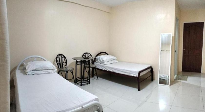 Oyo 800 Ddd Habitat Dormtel Bacolod Ξενοδοχείο Εξωτερικό φωτογραφία