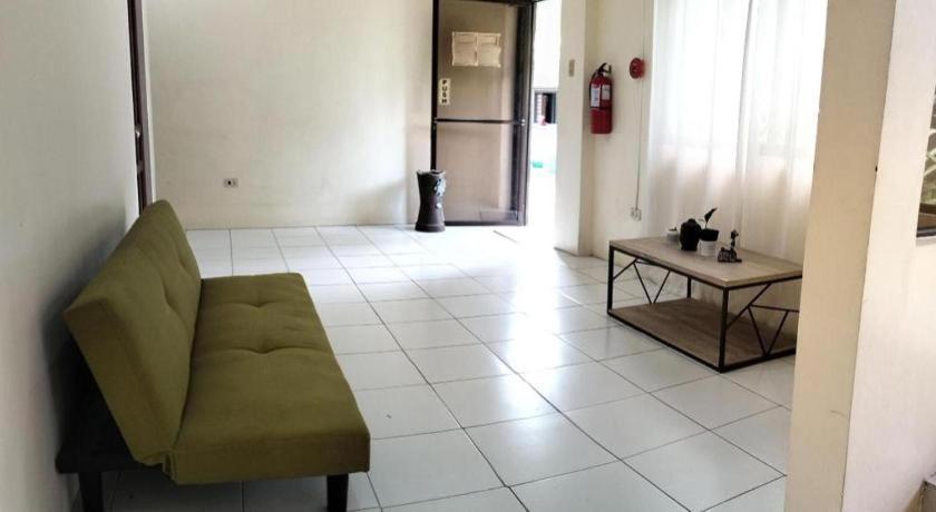Oyo 800 Ddd Habitat Dormtel Bacolod Ξενοδοχείο Εξωτερικό φωτογραφία